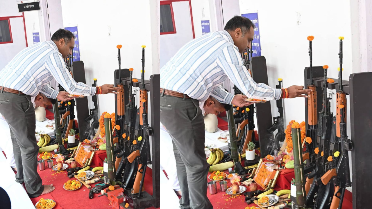 नैनीताल पुलिस ने मनाई विश्वकर्मा जयंती, शस्त्रों और उपकरणों की हुई पूजा