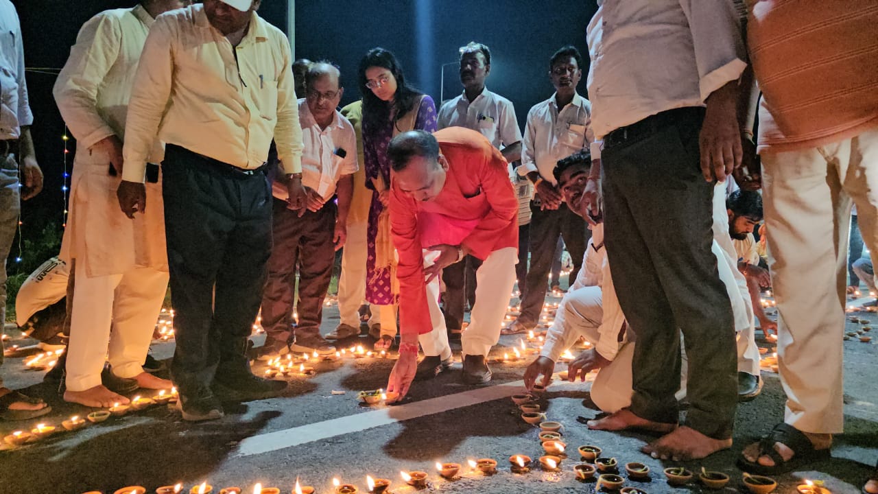 हरदोई में सेवा-सुशासन के 25 वर्ष पर विधायक ने जलाए आशीर्वाद के दीप
